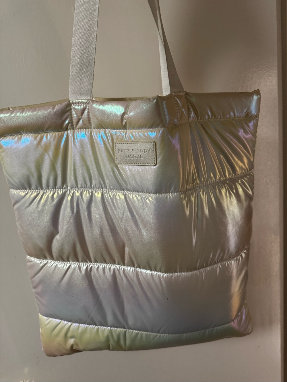 BATH & BODY WORKS WHITE IRIDESCENT PUFFER TOTE BAG BLACK FRIDAY 2023